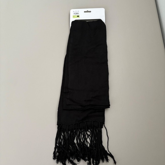 Ellen Tracy Black Pashmina Style Scarf 100% Viscose Fringe Wrap RN 105797 NEW - Picture 3 of 7